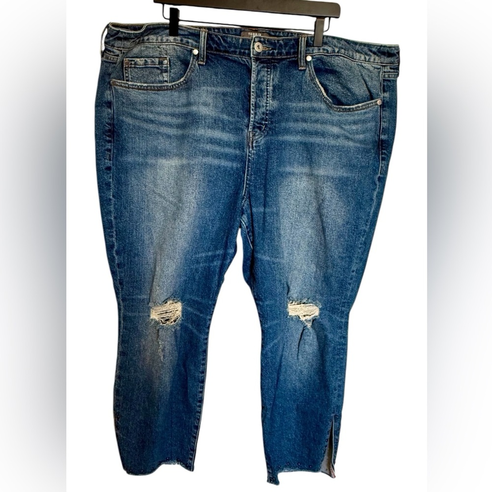 Torrid‎ 22-Short High Rise Straight Classic Denim Studded Jeans Plus Distressed